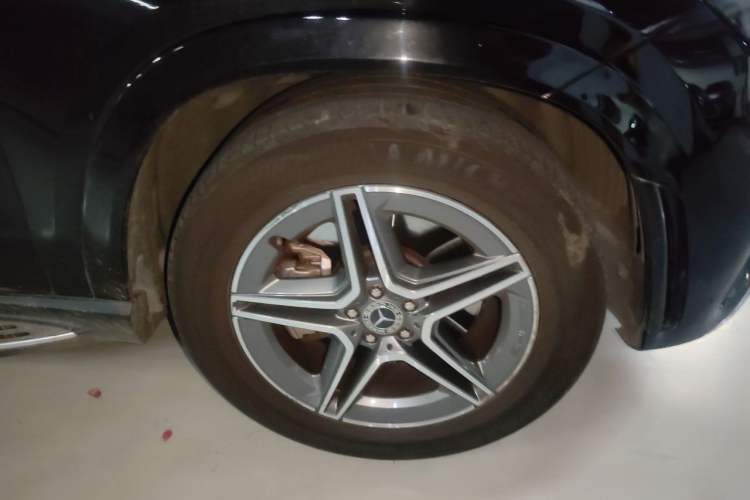 Used Mercedes-Benz GLE 2022 Refreshed GLE 450 4MATIC Luxury Edition Right Front Wheel Hub