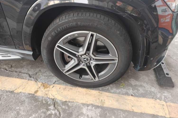 Used Mercedes-Benz GLE 2022 GLE 450 4MATIC Luxury Model Right Front Wheel Hub