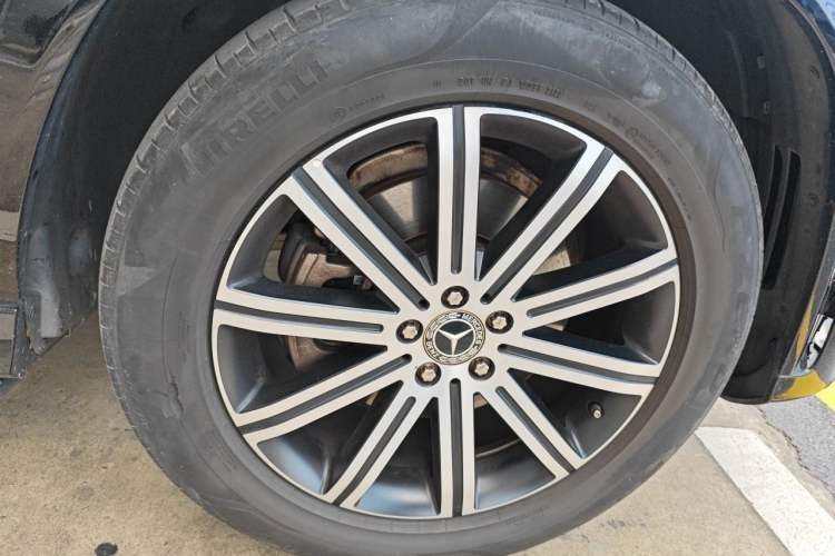 Used Mercedes-Benz GLE 2022 Restyled GLE 350 4MATIC Coupe SUV Fashion Version Right Front Wheel Hub
