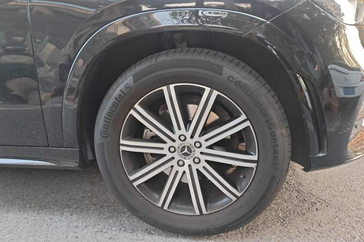 Used Mercedes-Benz GLE 2022 Refreshed GLE 350 4MATIC Coupe SUV Luxury Edition Right Front Wheel Hub