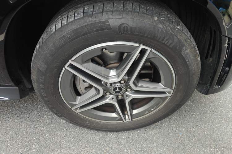 Used Mercedes-Benz GLE 2022 Refreshed GLE 450 4MATIC Stylish Edition Right Front Wheel Hub