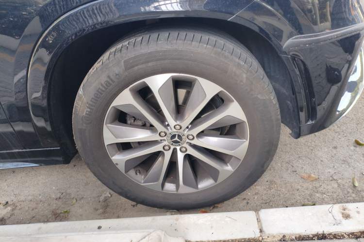 Used Mercedes-Benz GLE 2022 Facelifted GLE 350 4MATIC Fashion Edition Right Front Wheel Hub