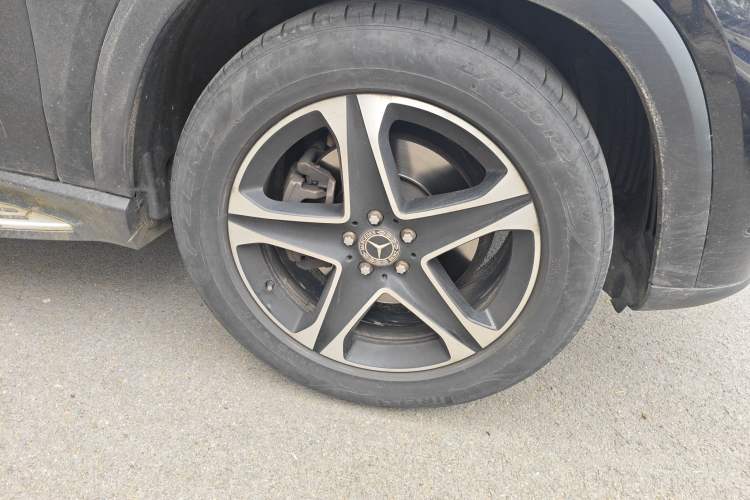 Used Mercedes-Benz GLE 2022 GLE 350 4MATIC Dynamic Edition Right Front Wheel Hub
