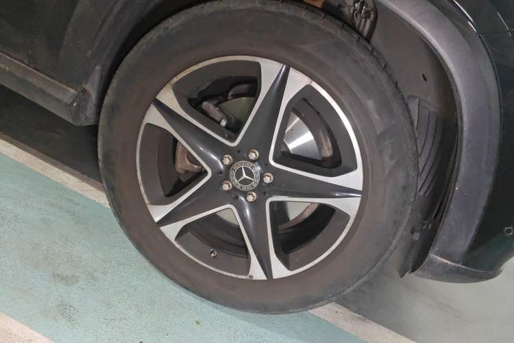 Used Mercedes-Benz GLE  Right Front Wheel Hub