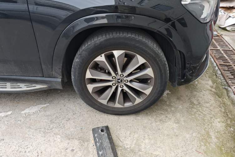 Used Mercedes-Benz GLE 2022 GLE 350 4MATIC Stylish Model Right Front Wheel Hub