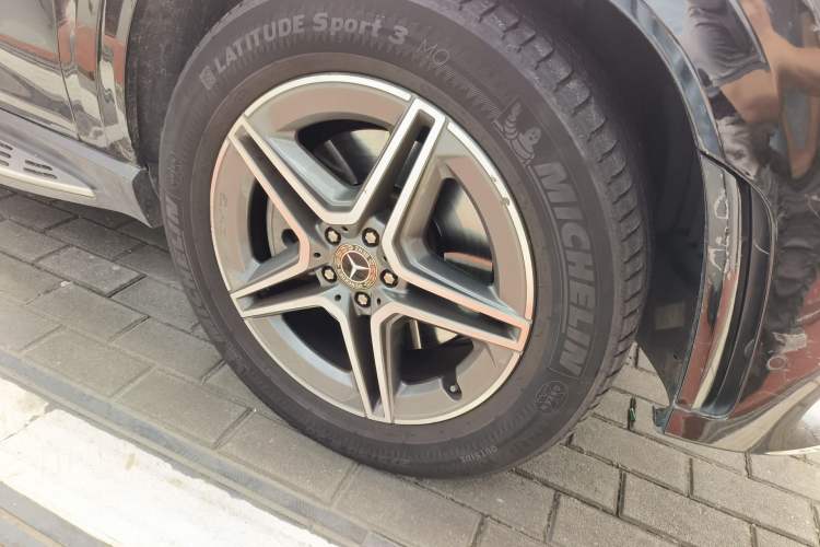 Used Mercedes-Benz GLE 2022 Refreshed GLE 450 4MATIC Luxury Edition Right Front Wheel Hub