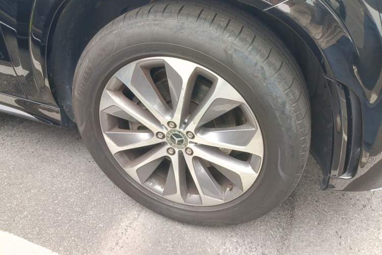 Used Mercedes-Benz GLE  Right Front Wheel Hub