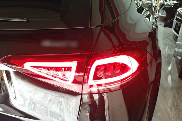 Used Mercedes-Benz GLE 2022 Refreshed GLE 450 4MATIC Luxury Edition Right Rear Taillight