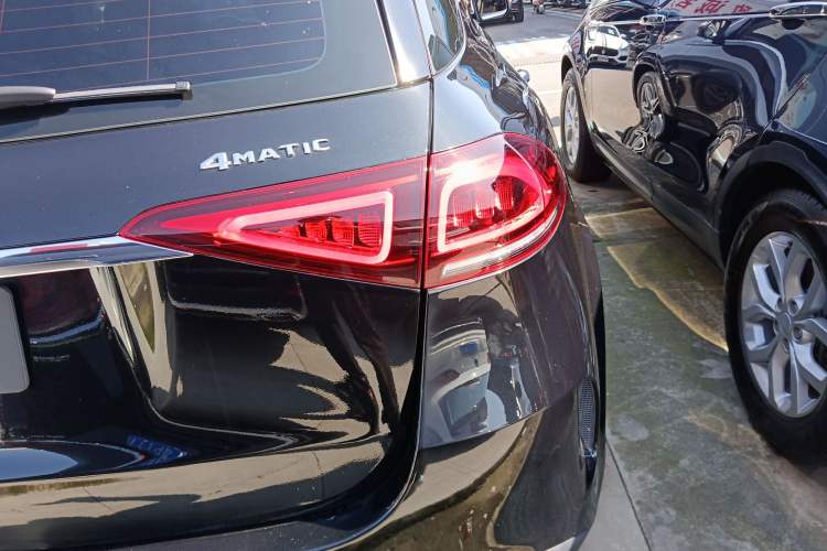 Used Mercedes-Benz GLE 2022 GLE 450 4MATIC Stylish Model Right Rear Taillight
