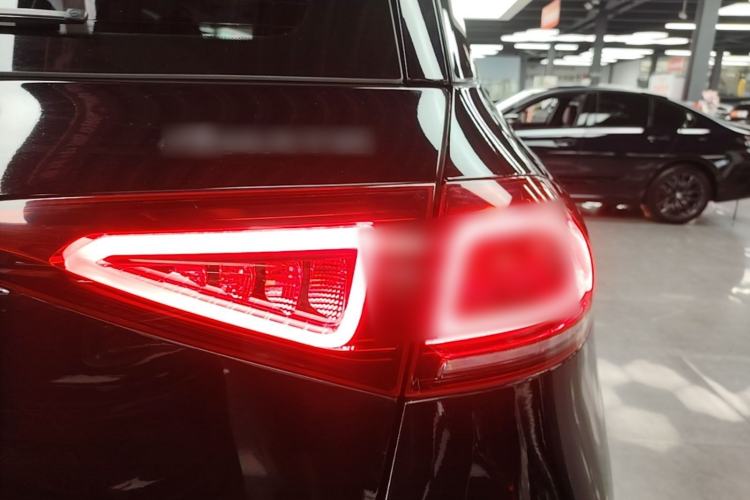 Used Mercedes-Benz GLE 2022 GLE 350 4MATIC Stylish Model Right Rear Taillight