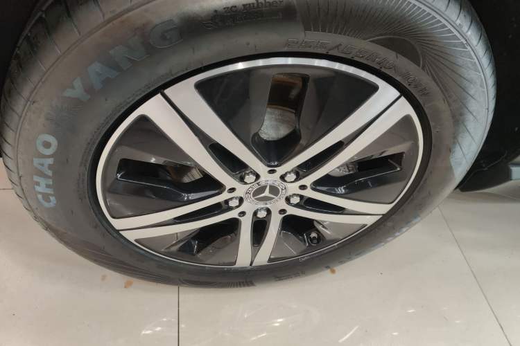 Used Mercedes-Benz GLE 2022 Refreshed GLE 350 4MATIC Dynamic Edition Right Rear Wheel Hub