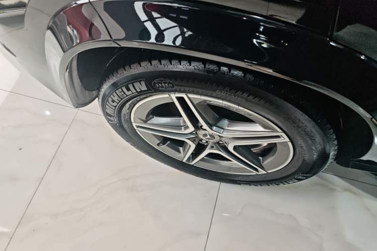 Used Mercedes-Benz GLE 2022 Refreshed GLE 450 4MATIC Stylish Edition Right Rear Wheel Hub