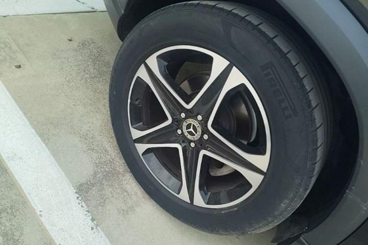 Used Mercedes-Benz GLE 2022 GLE 350 4MATIC Stylish Model Right Rear Wheel Hub