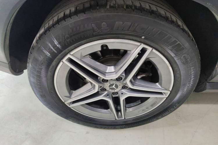 Used Mercedes-Benz GLE 2022 Refreshed GLE 350 4MATIC Dynamic Edition Right Rear Wheel Hub