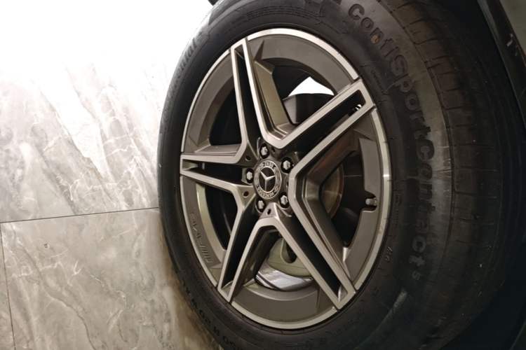 Used Mercedes-Benz GLE 2022 Refreshed GLE 450 4MATIC Luxury Edition Right Rear Wheel Hub