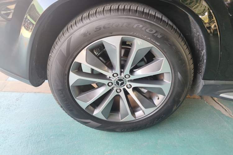 Used Mercedes-Benz GLE 2022 GLE 350 4MATIC Stylish Model Right Rear Wheel Hub