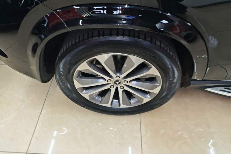Used Mercedes-Benz GLE 2022 GLE 350 4MATIC Stylish Model Right Rear Wheel Hub