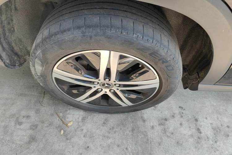 Used Mercedes-Benz GLE 2022 Refreshed GLE 350 4MATIC Dynamic Edition Right Rear Wheel Hub