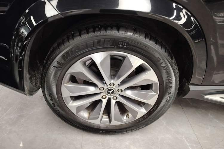 Used Mercedes-Benz GLE 2022 GLE 350 4MATIC Stylish Model Right Rear Wheel Hub