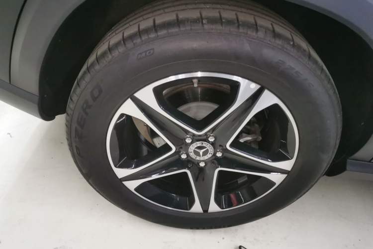 Used Mercedes-Benz GLE 2022 GLE 350 4MATIC Dynamic Edition Right Rear Wheel Hub