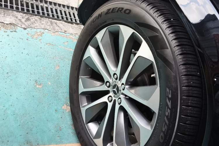 Used Mercedes-Benz GLE 2022 GLE 350 4MATIC Stylish Model Right Rear Wheel Hub