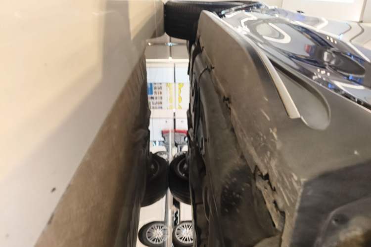 Used Mercedes-Benz GLE 2022 GLE 450 4MATIC AMG Line Right Side Sill