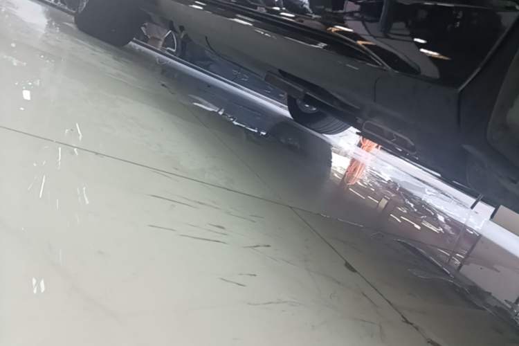 Used Mercedes-Benz GLE 2022 GLE 350 4MATIC Stylish Model Right Side Sill