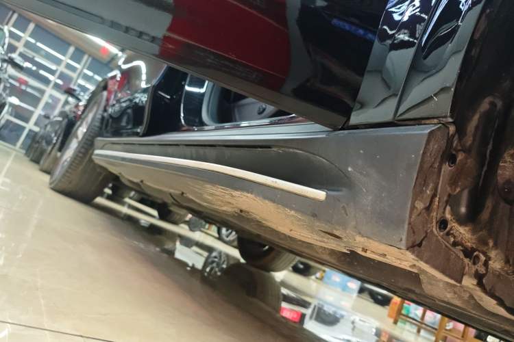 Used Mercedes-Benz GLE 2022 GLE 350 4MATIC Stylish Model Right Side Sill