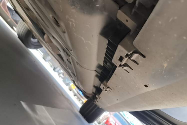 Used Mercedes-Benz GLE 2022 GLE 350 4MATIC Dynamic Edition Right Side Sill