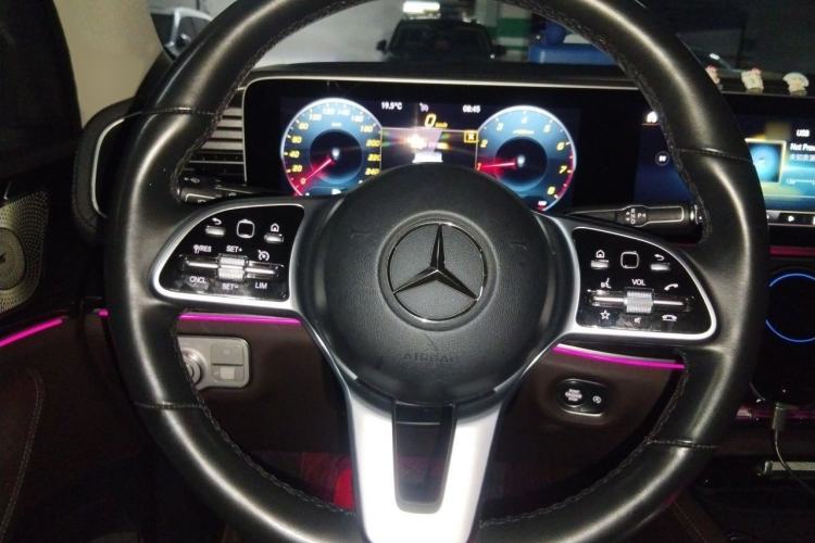 Used Mercedes-Benz GLE 2022 GLE 350 4MATIC Stylish Model Steering Wheel