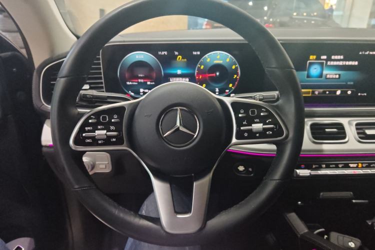 Used Mercedes-Benz GLE 2022 Refreshed GLE 350 4MATIC Coupe SUV Luxury Edition Steering Wheel