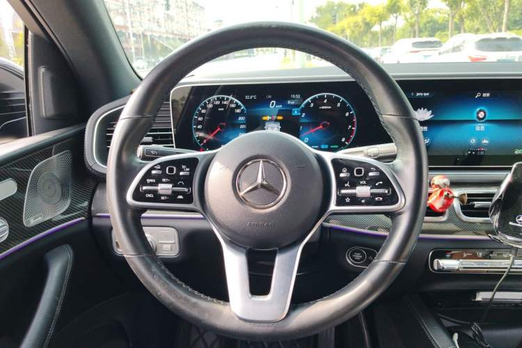 Used Mercedes-Benz GLE 2022 Refreshed GLE 450 4MATIC Coupe SUV Luxury Edition Steering Wheel
