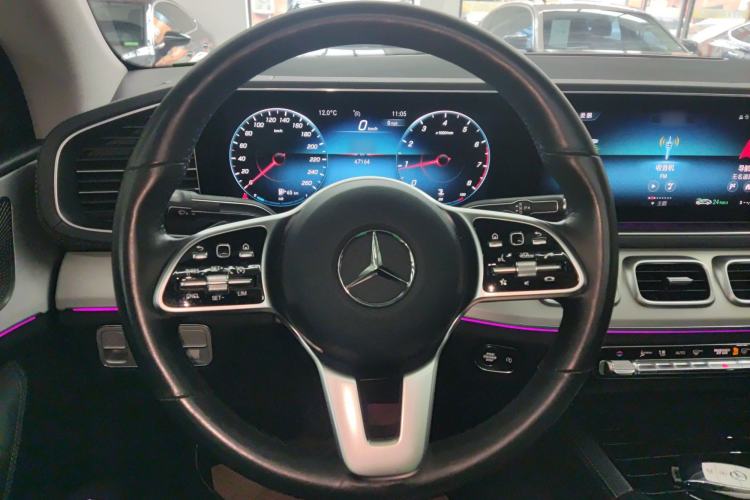 Used Mercedes-Benz GLE 2022 Refreshed GLE 350 4MATIC Coupe SUV Luxury Edition Steering Wheel
