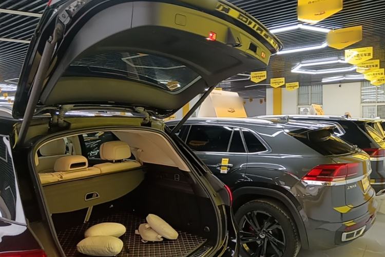 Used Mercedes-Benz GLE 2022 Facelifted GLE 350 4MATIC Fashion Edition Trunk