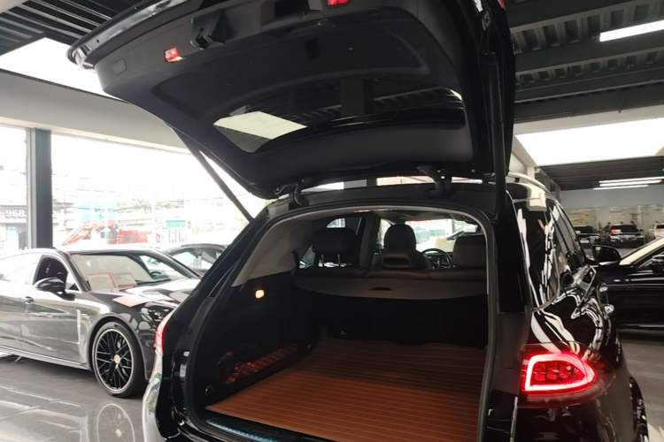 Used Mercedes-Benz GLE 2022 GLE 350 4MATIC Stylish Model Trunk