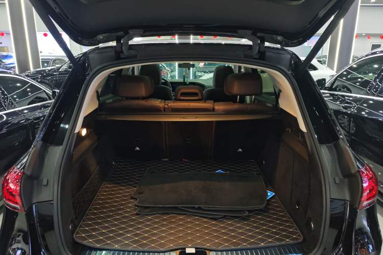 Used Mercedes-Benz GLE 2022 Facelifted GLE 350 4MATIC Fashion Edition Trunk