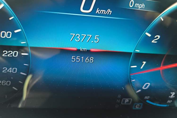 Used Mercedes-Benz GLE 2022 GLE 350 4MATIC Coupe SUV Fashion Model Odometer Close Up