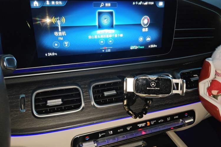 Used Mercedes-Benz GLE 2022 GLE 450 4MATIC Luxury Model Audio And AC Panel