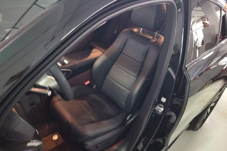 Used Mercedes-Benz GLE 2022 Refreshed GLE 350 4MATIC Coupe SUV Luxury Edition Left Front Seat