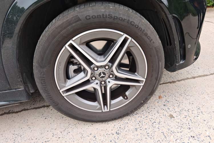 Used Mercedes-Benz GLE 2022 Refreshed GLE 450 4MATIC Coupe SUV Fashion Version Right Front Wheel Hub