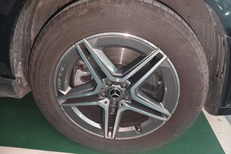 Used Mercedes-Benz GLE 2022 Refreshed GLE 450 4MATIC Stylish Edition Right Front Wheel Hub