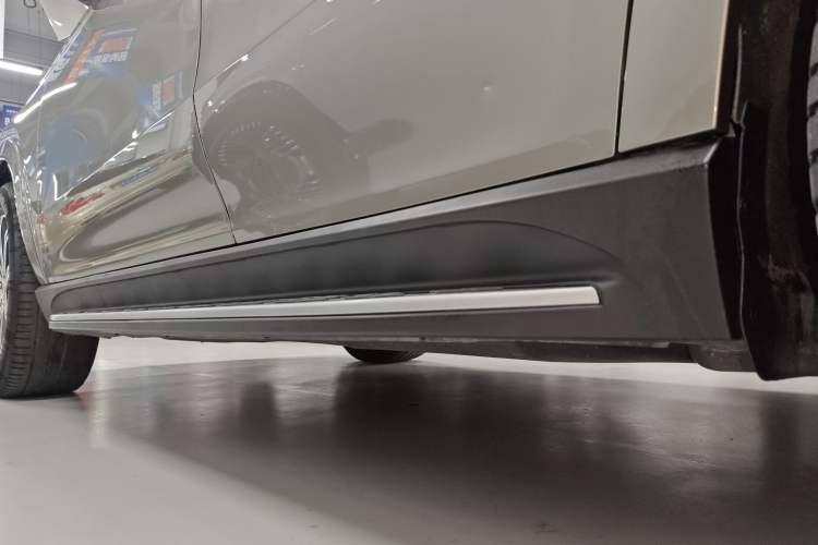 Used Mercedes-Benz GLE 2022 GLE 350 4MATIC Coupe SUV Luxury Model Left Side Sill