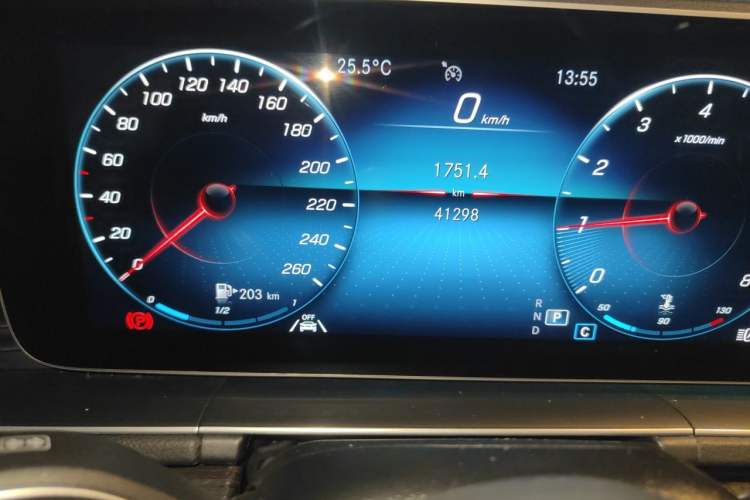 Used Mercedes-Benz GLE 2022 GLE 350 4MATIC Stylish Model Odometer Close Up