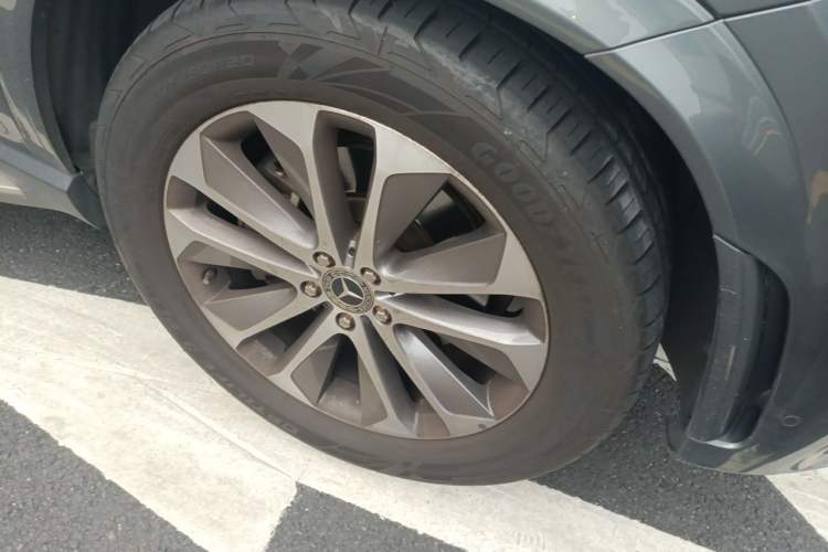 Used Mercedes-Benz GLE 2022 GLE 350 4MATIC Stylish Model Right Front Wheel Hub
