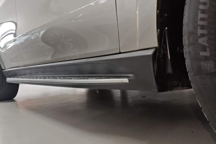 Used Mercedes-Benz GLE 2022 GLE 350 4MATIC Coupe SUV Luxury Model Right Side Sill