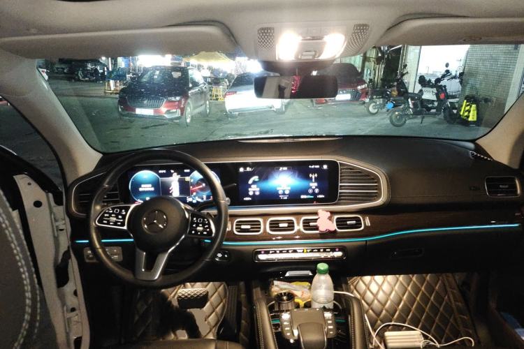 Used Mercedes-Benz GLE 2022 Facelifted GLE 350 4MATIC Fashion Edition Center Console