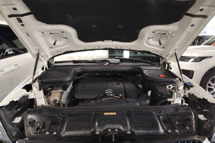 Used Mercedes-Benz GLE 2022 GLE 350 4MATIC Stylish Model Engine Bay