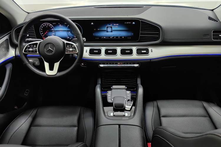 Used Mercedes-Benz GLE 2022 GLE 350 4MATIC Coupe SUV Luxury Model Interior 1