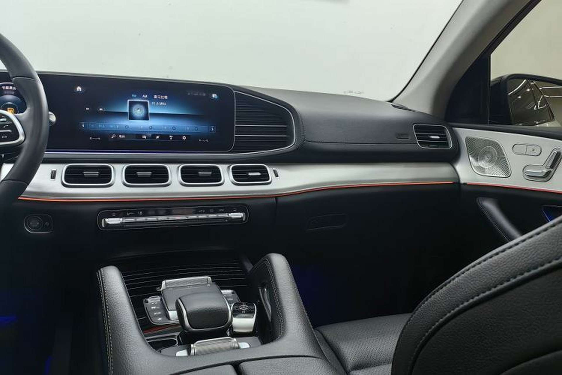 Used Mercedes-Benz GLE 2022 GLE 350 4MATIC Coupe SUV Luxury Model Interior 2