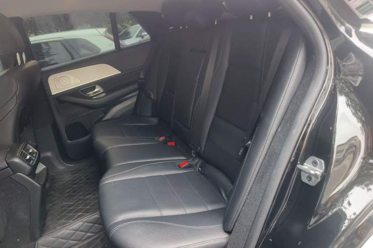 Used Mercedes-Benz GLE 2022 Refreshed GLE 350 4MATIC Coupe SUV Luxury Edition Left Rear Seat